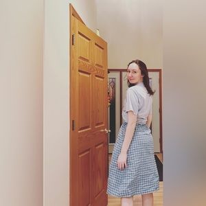 High waisted XS skirt with nice pockets.